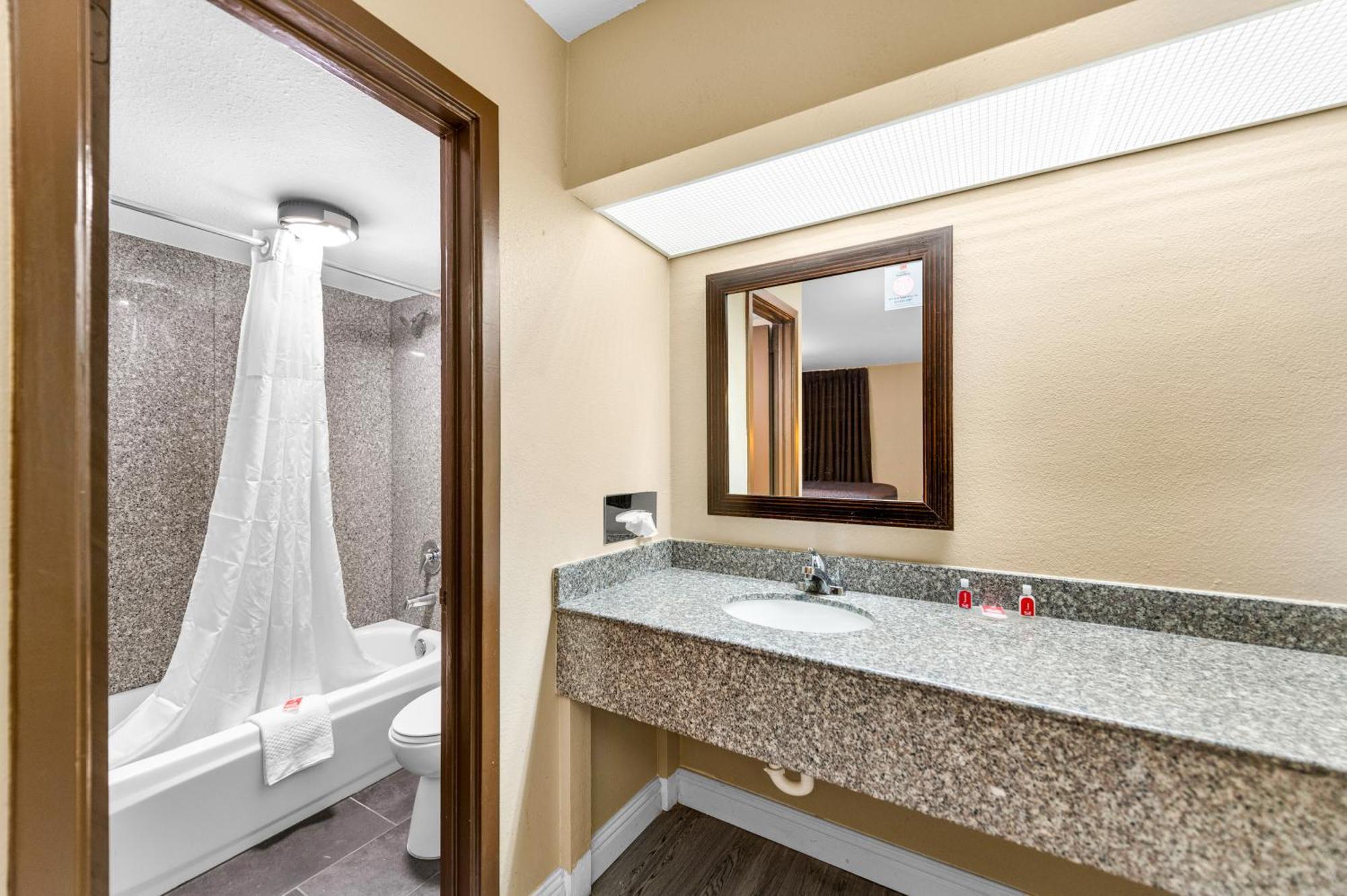 Econo Lodge Texarkana I-30 Стая снимка