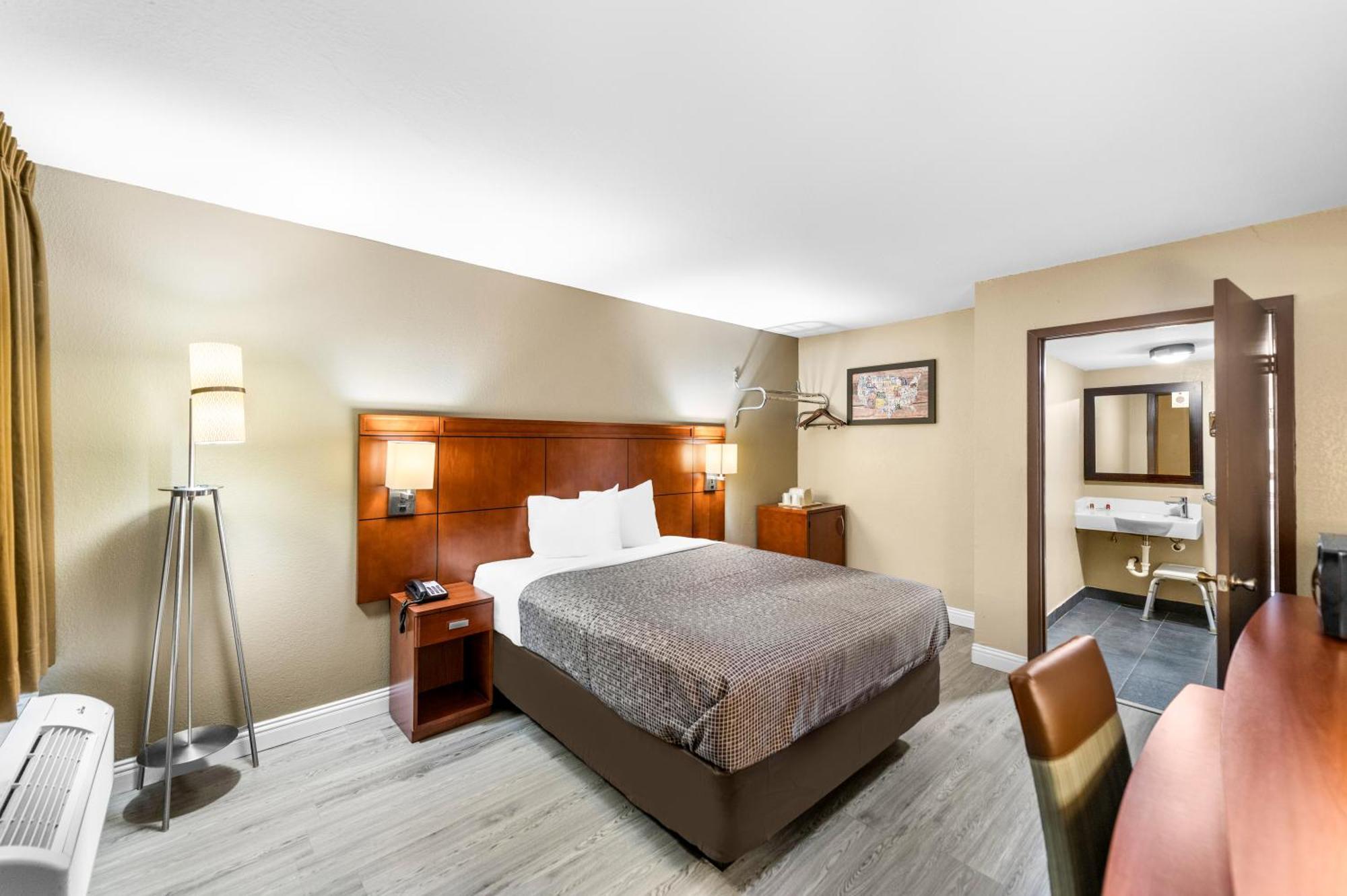 Econo Lodge Texarkana I-30 Стая снимка