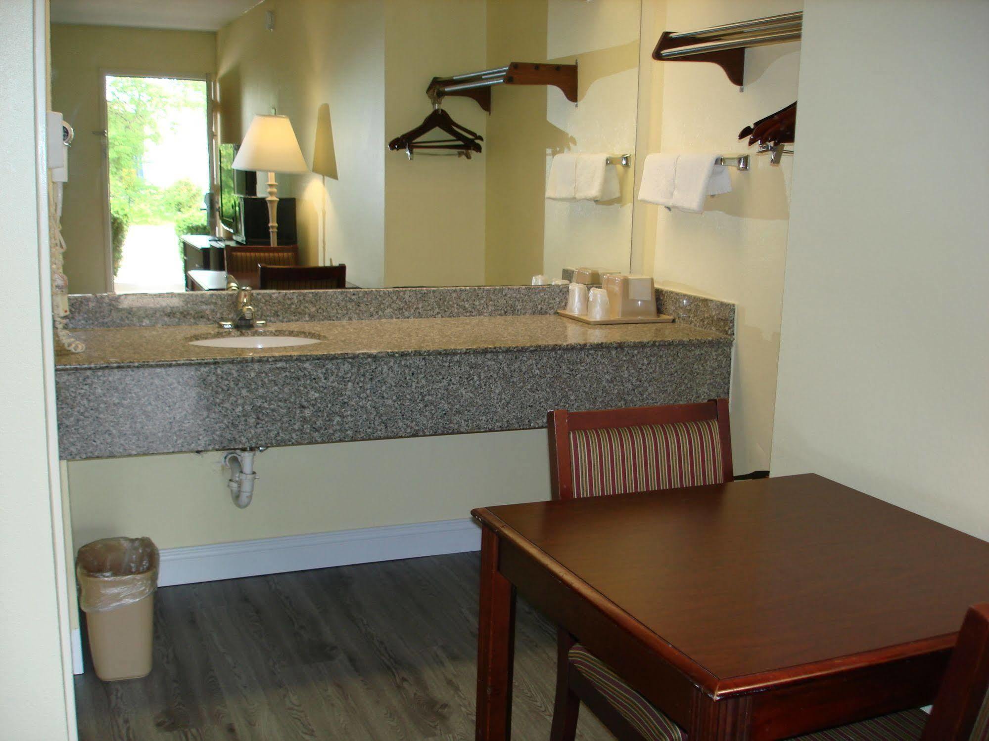 Econo Lodge Texarkana I-30 Екстериор снимка